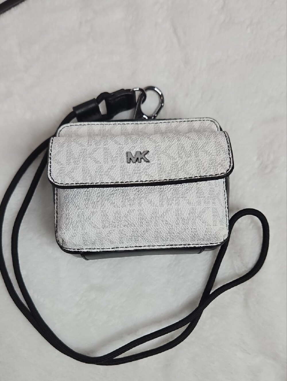 Michael Kors Micro Camera Bag With Landyard -Bright White - Picture 3 of 8